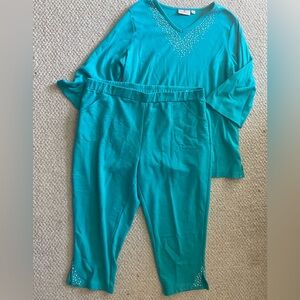 Quacker Factory Teal Casual Matching Top & Capri Bottom for Relaxed Fit